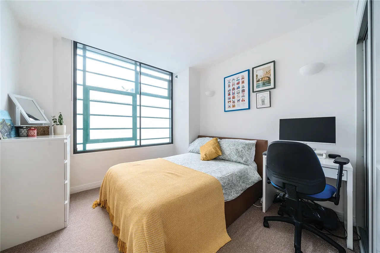 Western Avenue, Perivale, UB6, photo 15