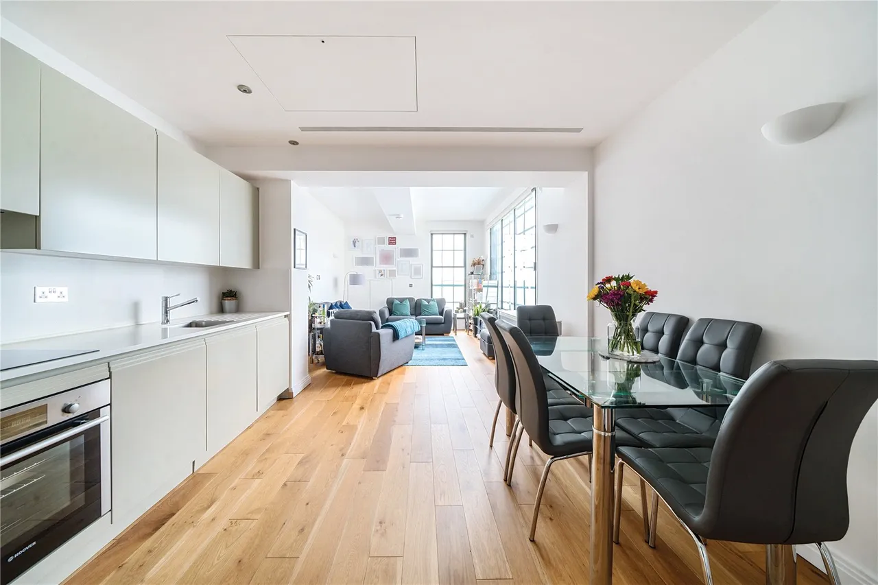 Western Avenue, Perivale, UB6, photo 5
