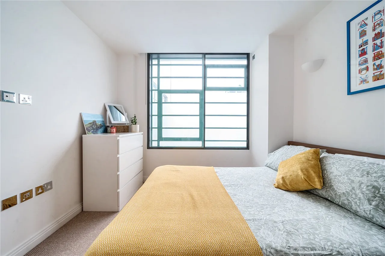 Western Avenue, Perivale, UB6, photo 16