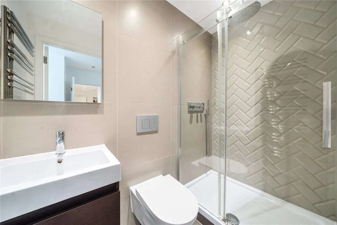 Western Avenue, Perivale, UB6, photo 17