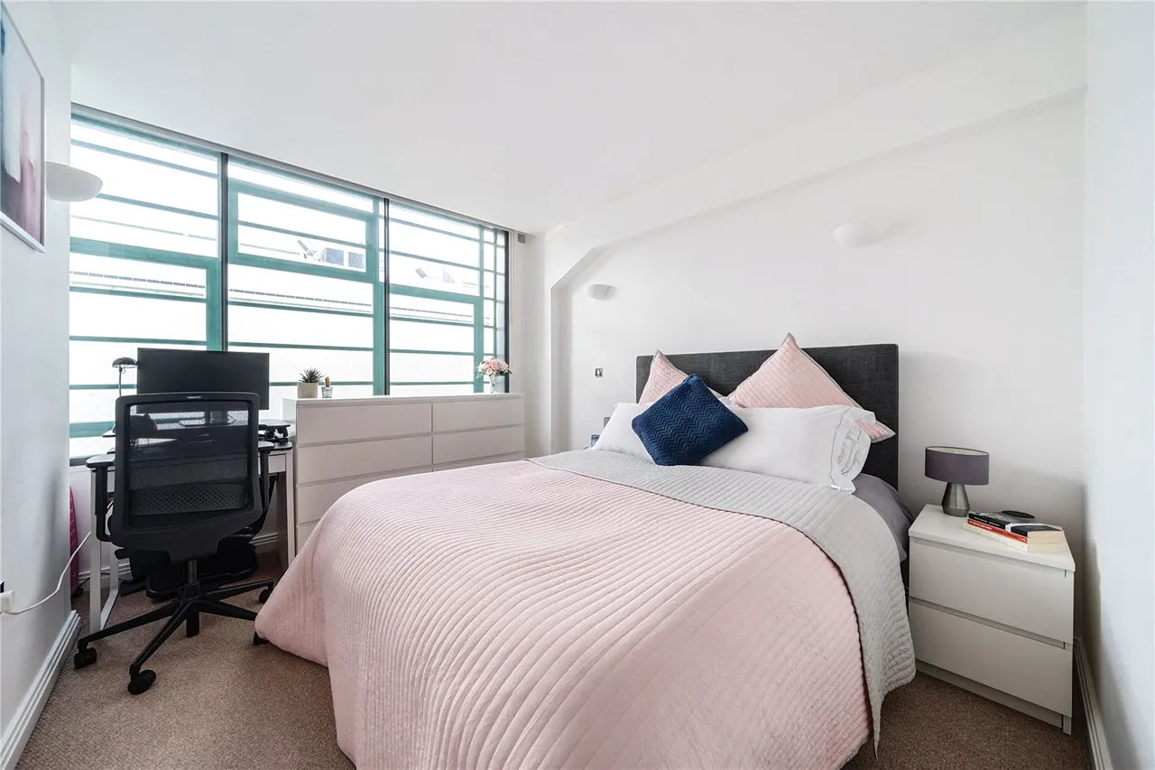 Western Avenue, Perivale, UB6, photo 13