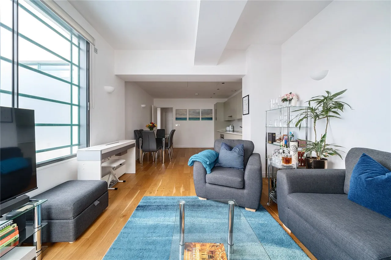 Western Avenue, Perivale, UB6, photo 8