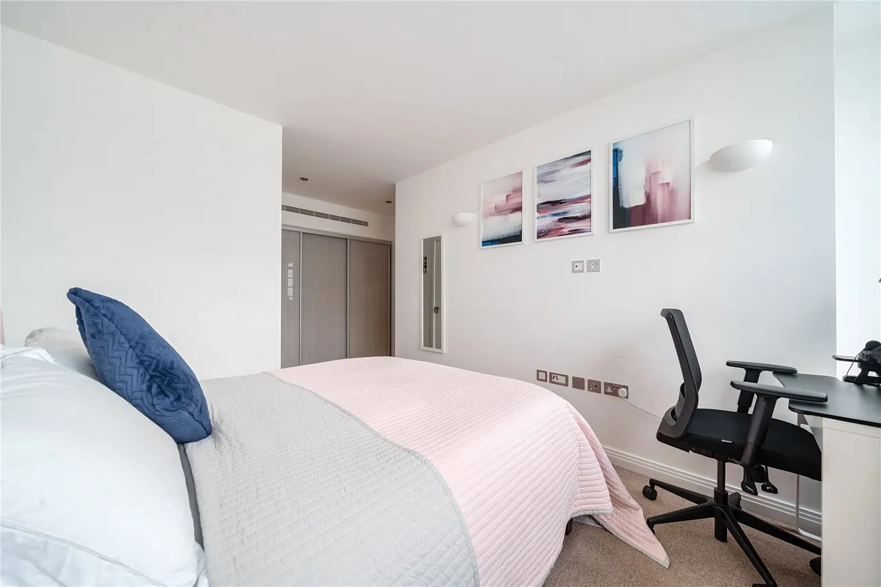 Western Avenue, Perivale, UB6, photo 14