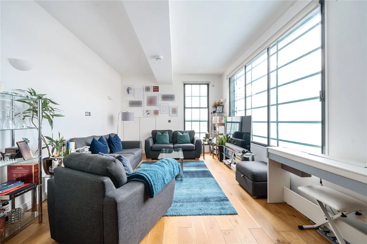Western Avenue, Perivale, UB6, photo 4