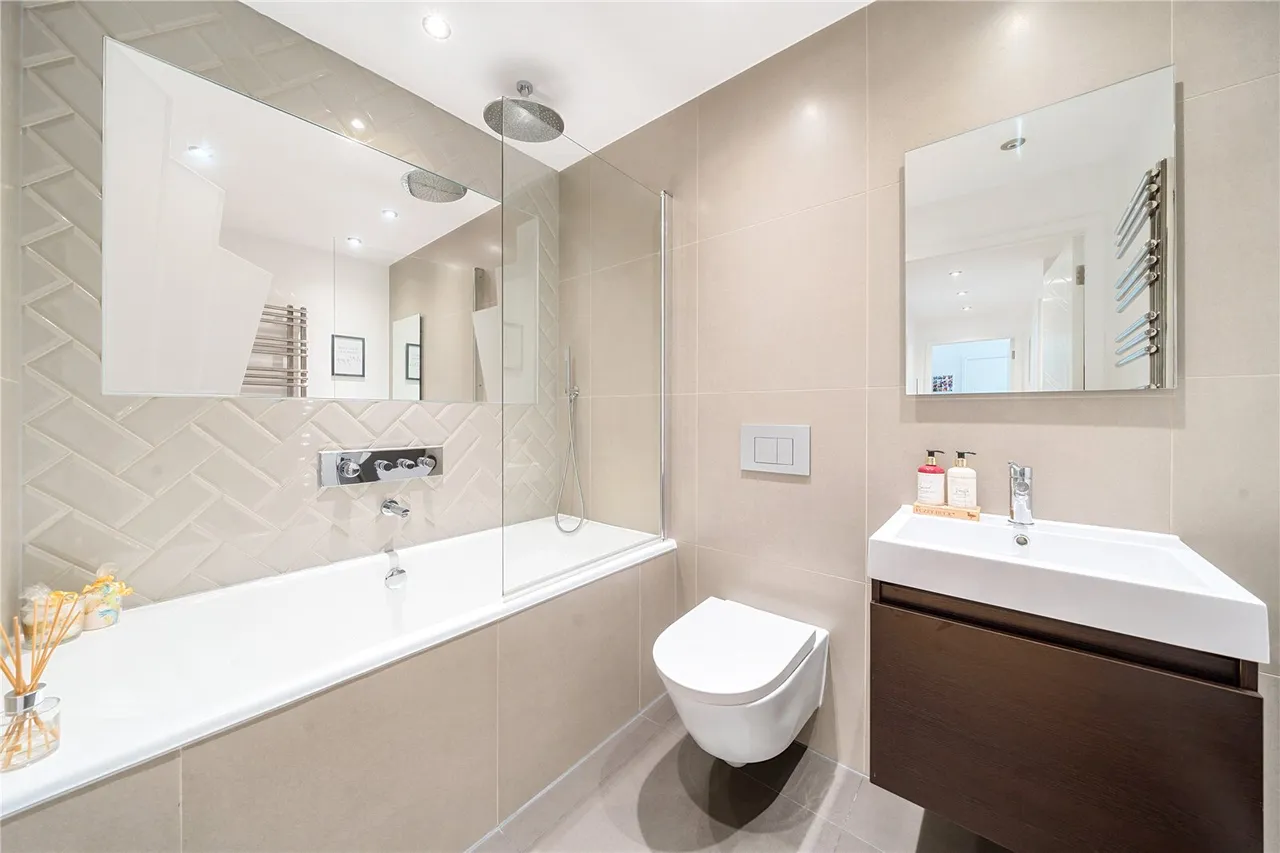 Western Avenue, Perivale, UB6, photo 11