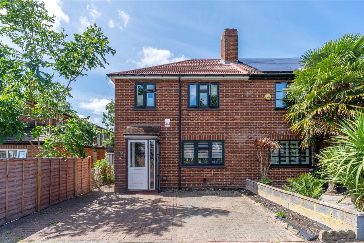 3 bed house for sale — Hanworth Road, Whitton, TW4 5PR