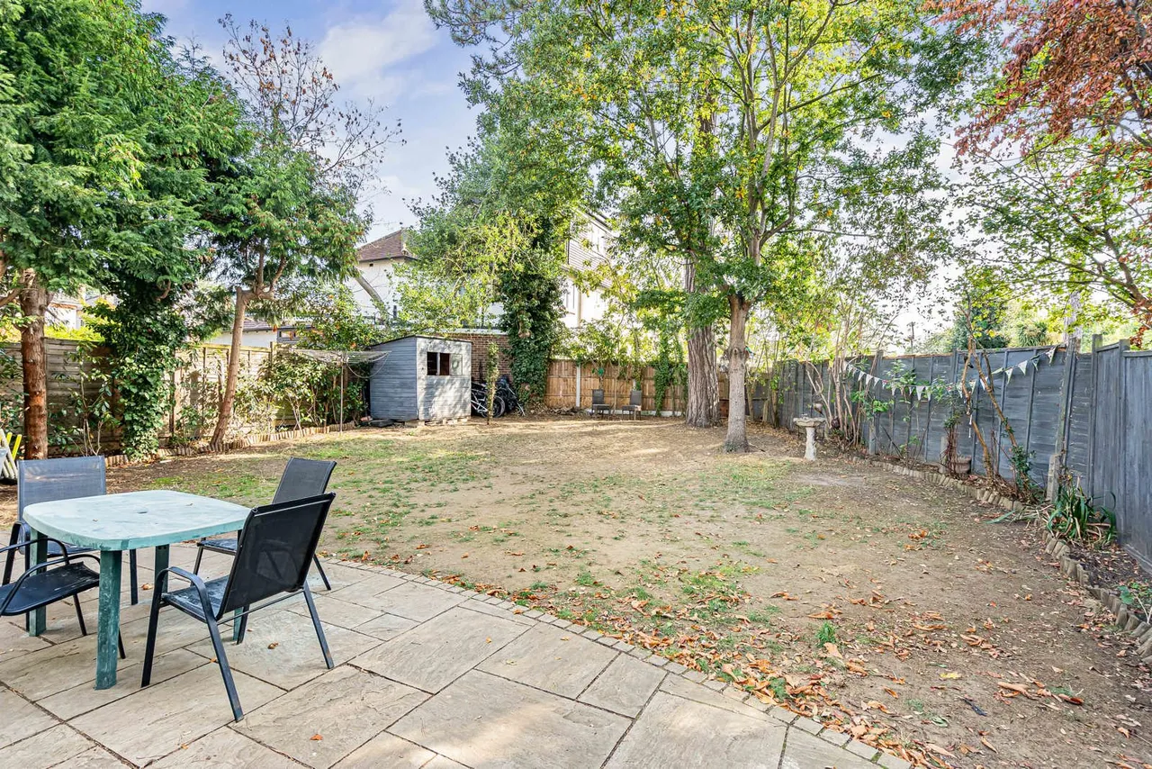 Summer Trees, Sunbury-on-Thames, TW16, photo 17