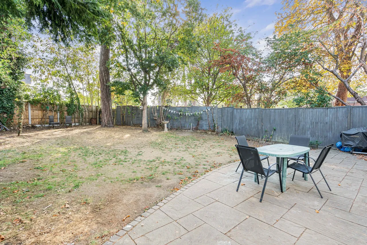 Summer Trees, Sunbury-on-Thames, TW16, photo 18