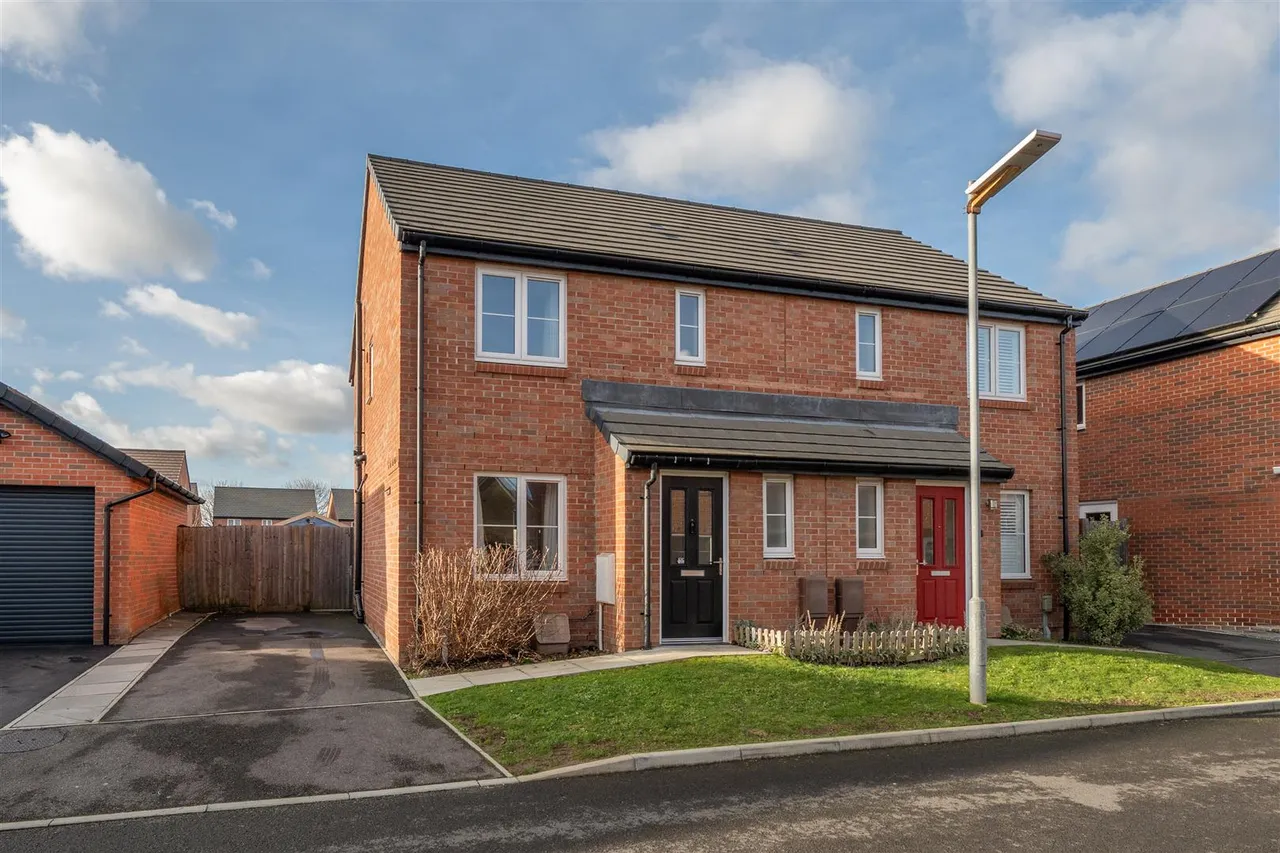 3 bed house for sale — Southfields, Portchester