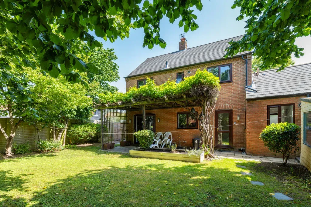 Cook Close, Walton Park, Milton Keynes, Buckinghamshire, MK7 7JA, photo 18