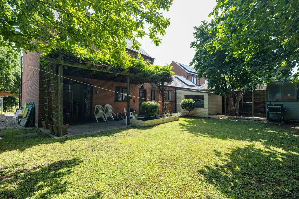 Cook Close, Walton Park, Milton Keynes, Buckinghamshire, MK7 7JA, photo 13