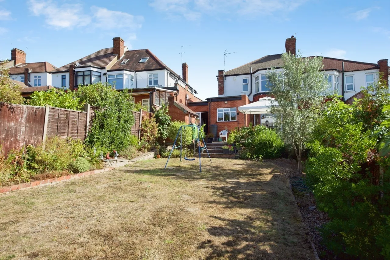 South Lodge Drive, London, N14, photo 3
