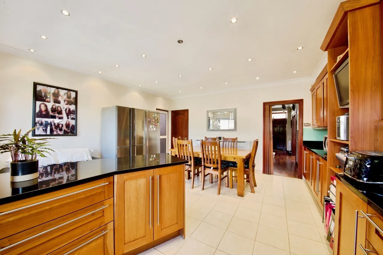 South Lodge Drive, London, N14, photo 18