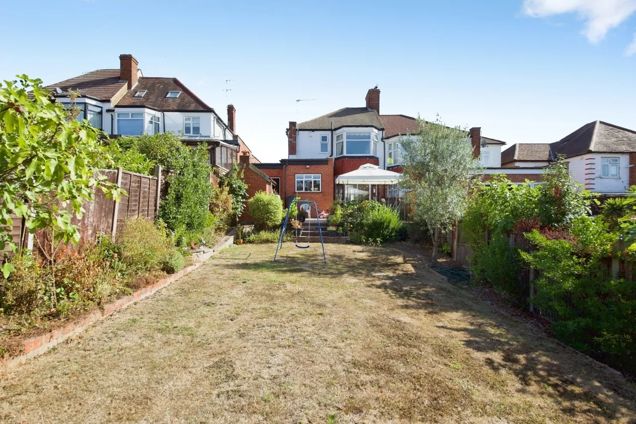 South Lodge Drive, London, N14, photo 16