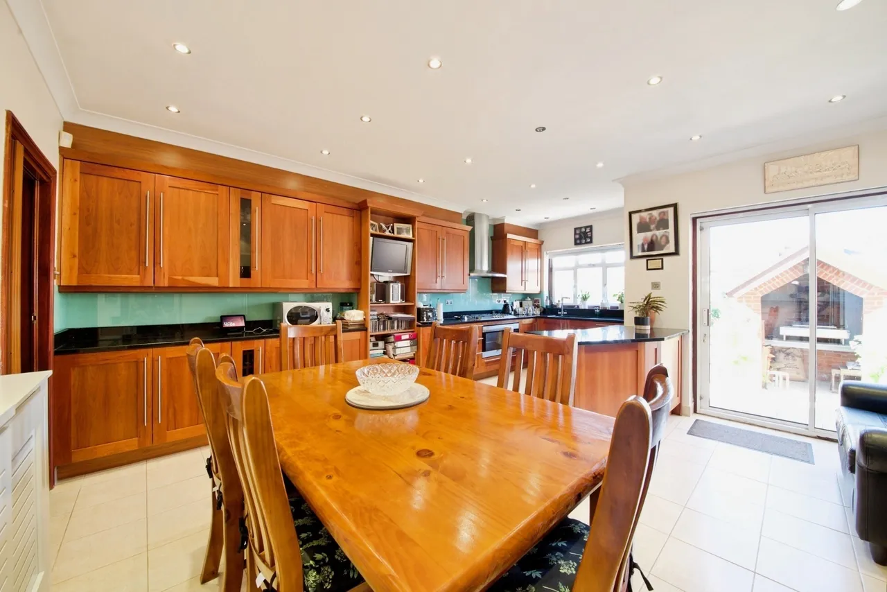 South Lodge Drive, London, N14, photo 19