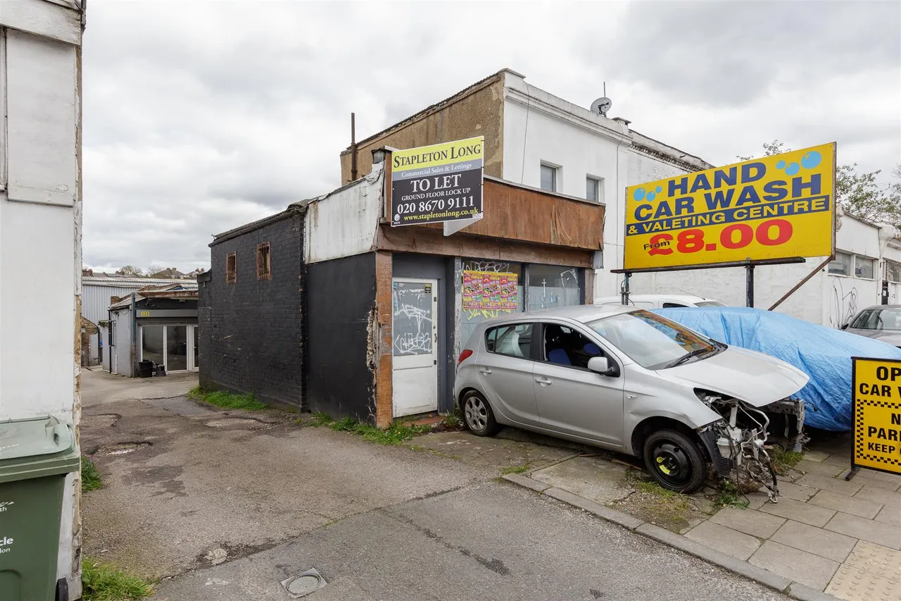 For SaleNorwood High Street, London, photo 4