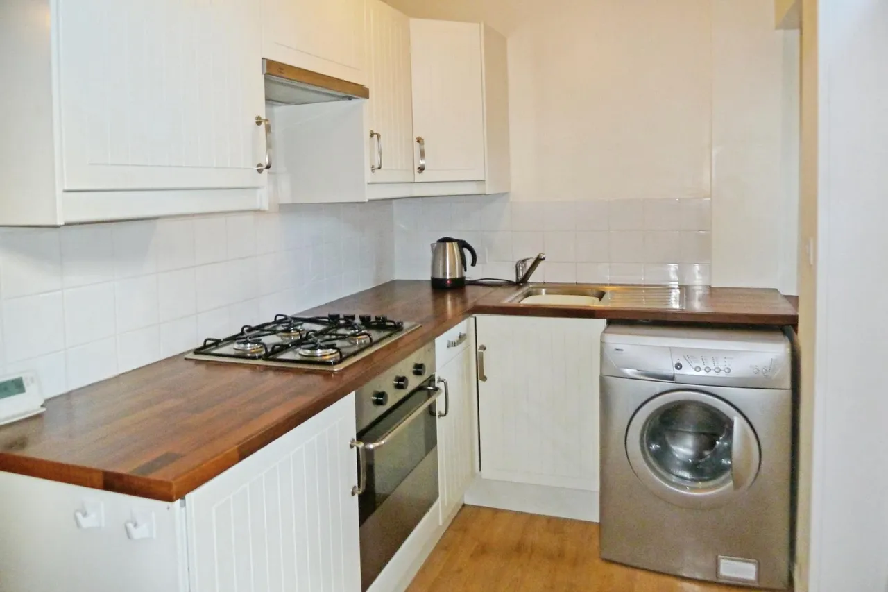 East Parade, Baildon, Bradford, BD17, photo 2