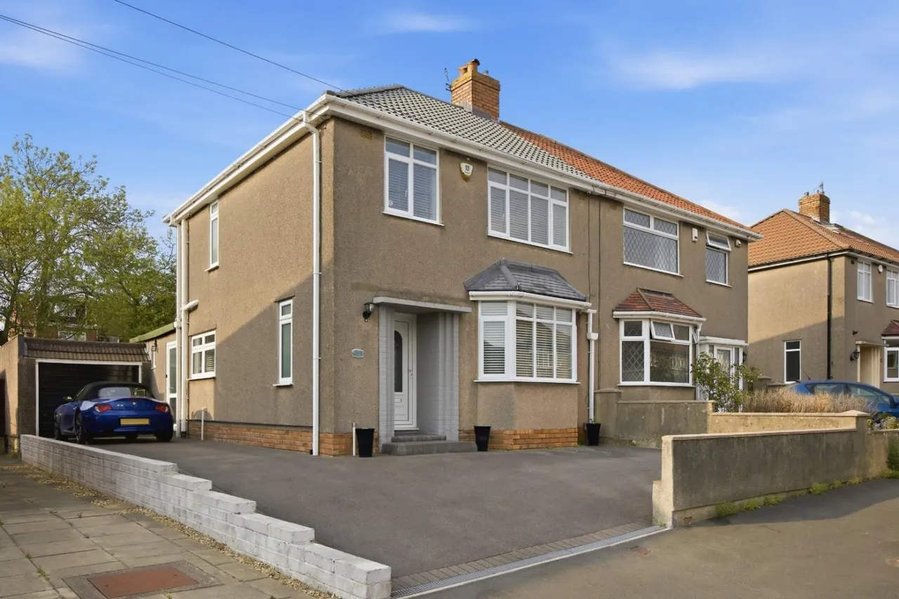 3 bed house for sale — Hillyfield Road, Bristol
