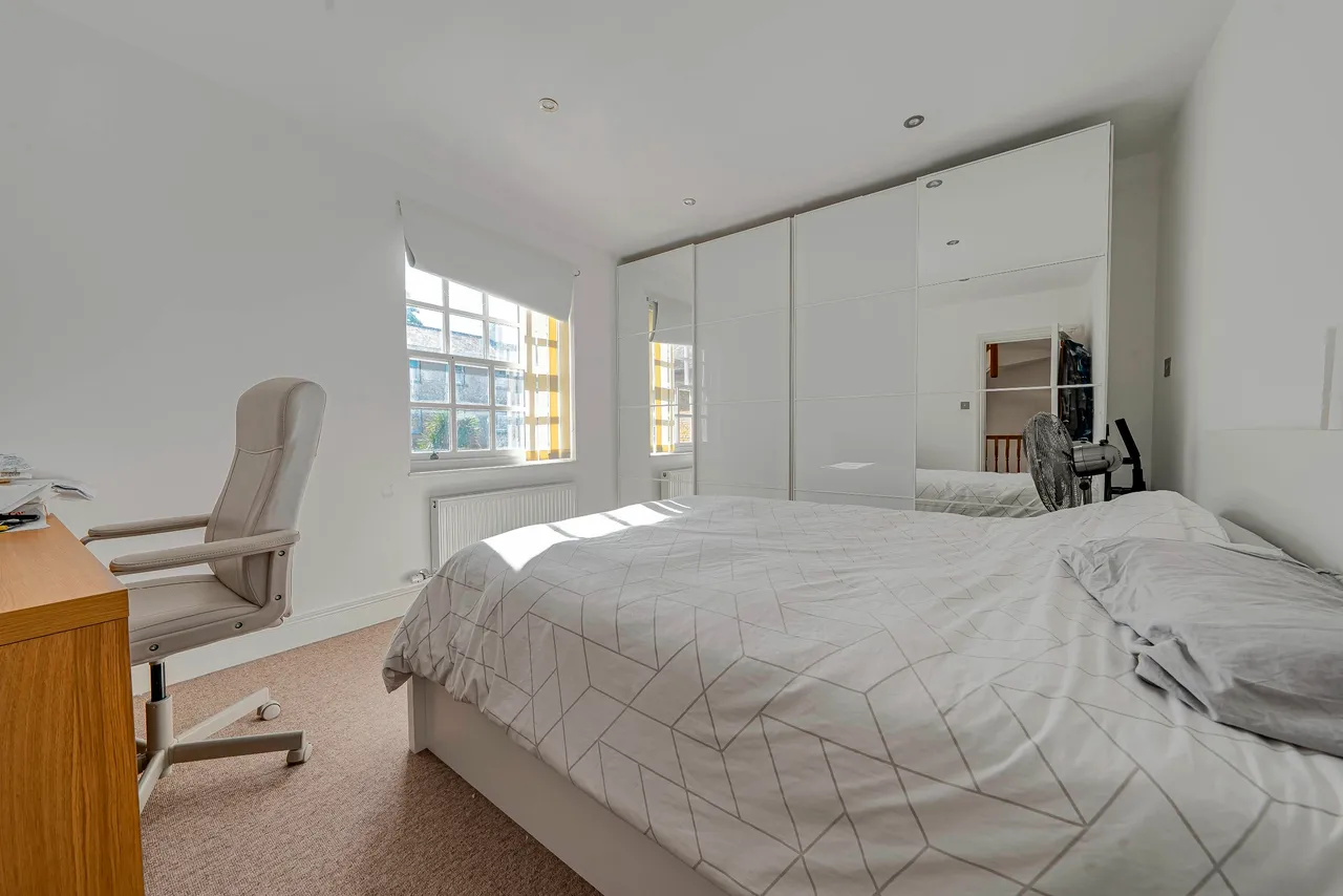 Moorcroft, Harlington Road, UB8, photo 6