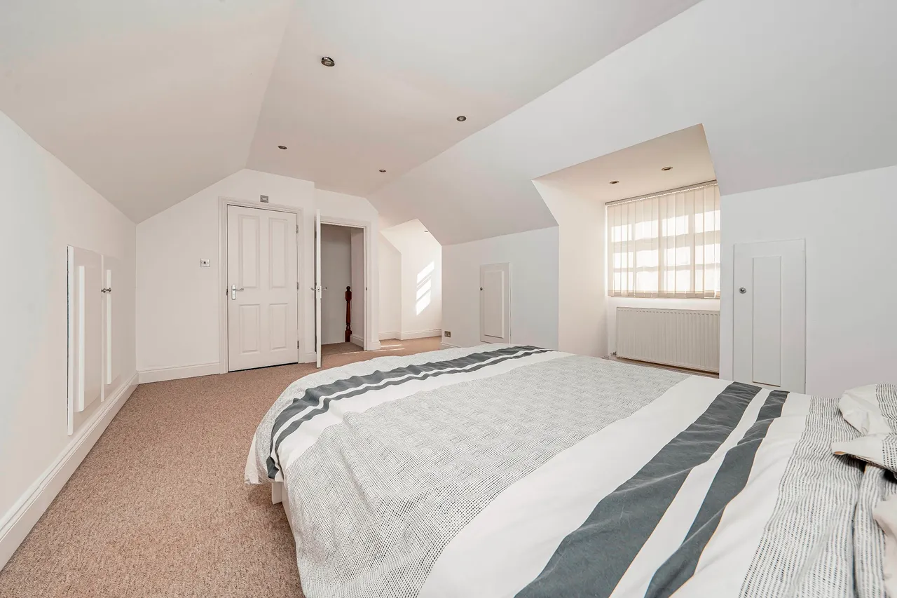 Moorcroft, Harlington Road, UB8, photo 9
