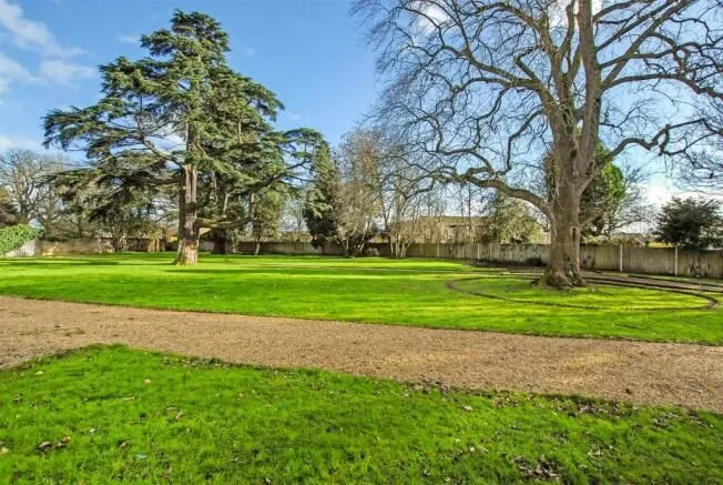 Moorcroft, Harlington Road, UB8, photo 12
