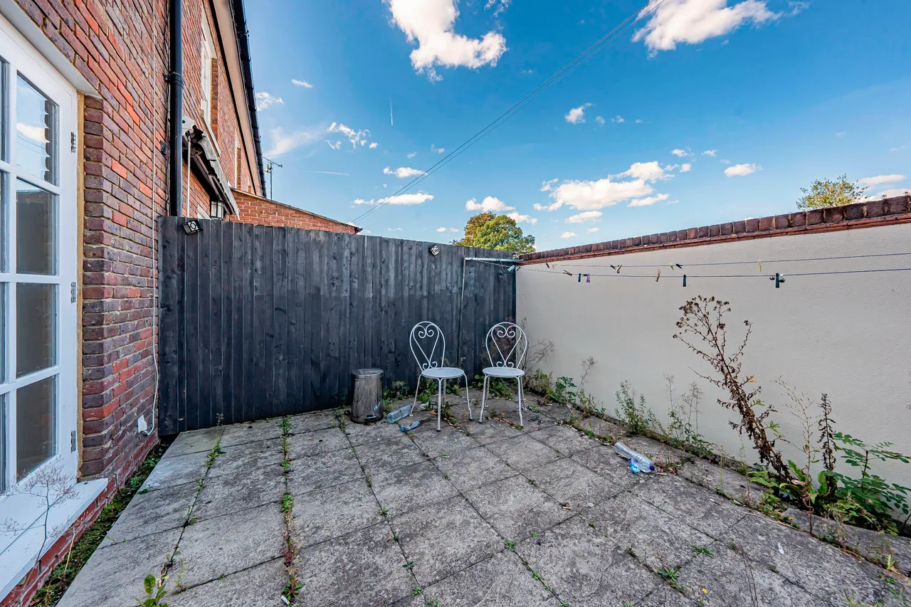Moorcroft, Harlington Road, UB8, photo 11