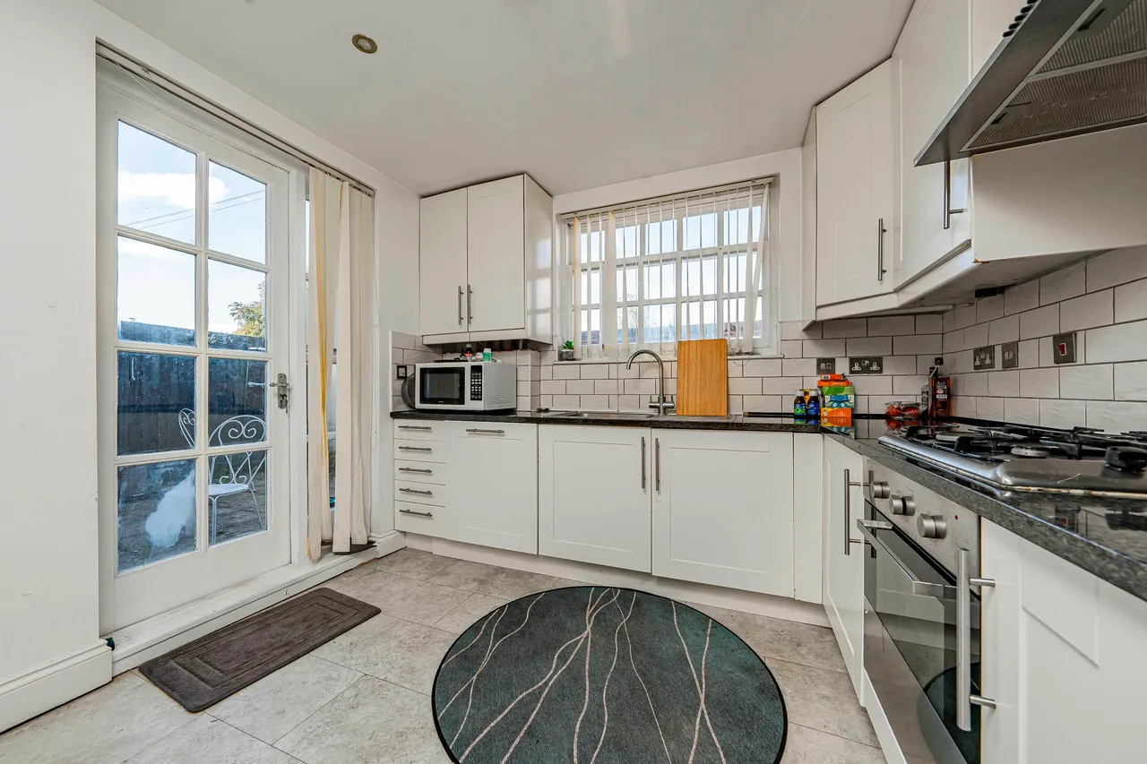 Moorcroft, Harlington Road, UB8, photo 4
