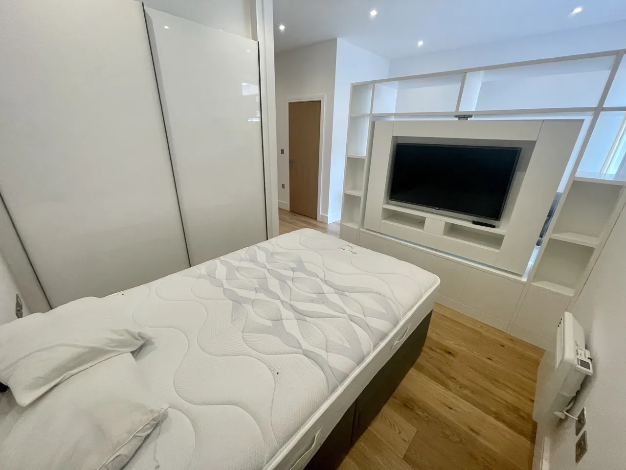 The Landmark, LU1, photo 5