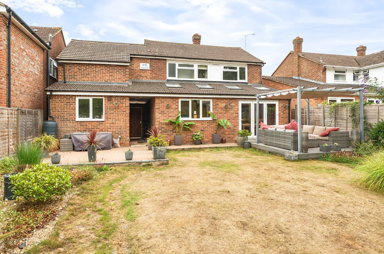 Wilcot Close, Bisley, Woking, Surrey, GU24 9DE, photo 10