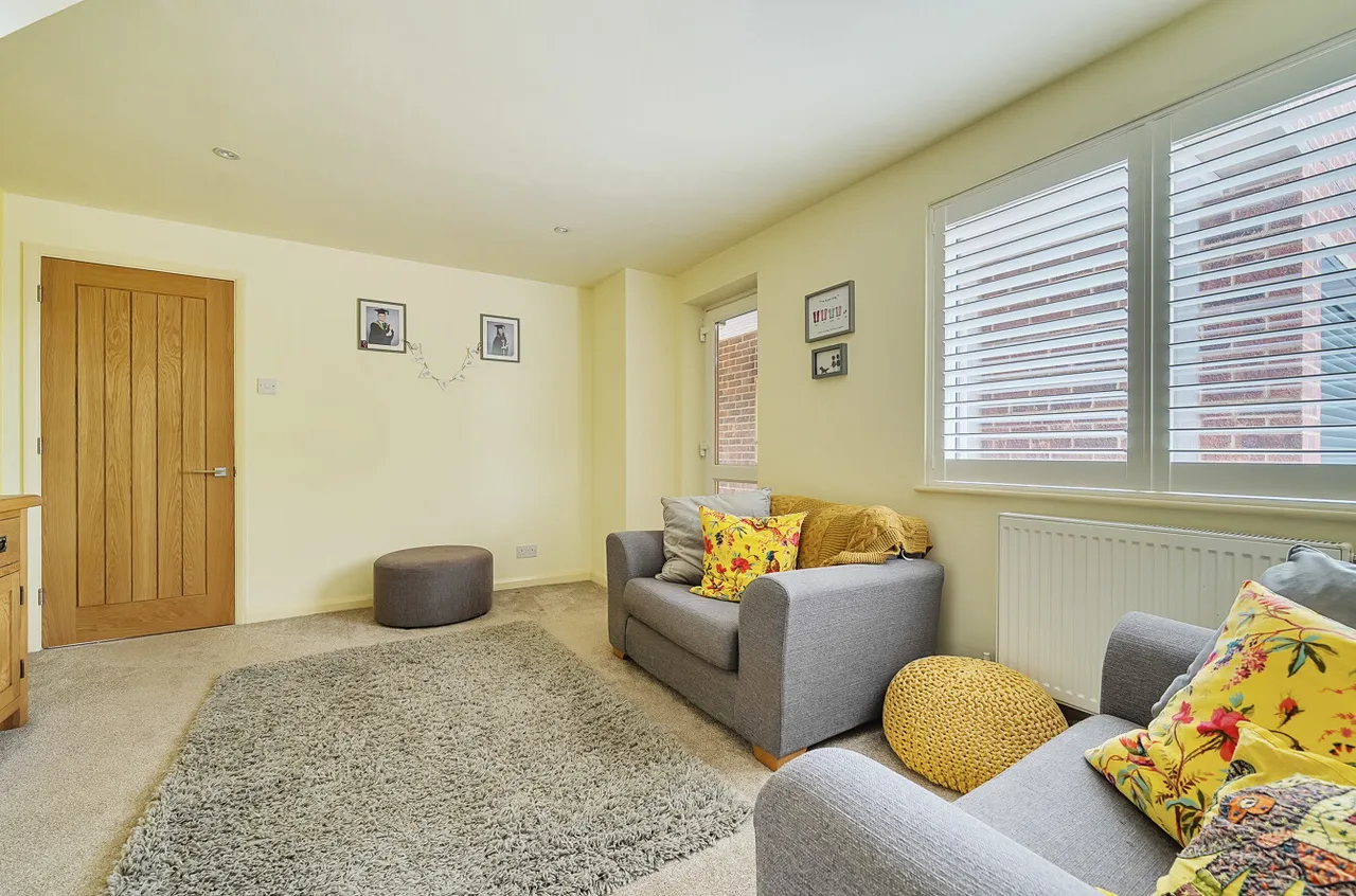 Wilcot Close, Bisley, Woking, Surrey, GU24 9DE, photo 4