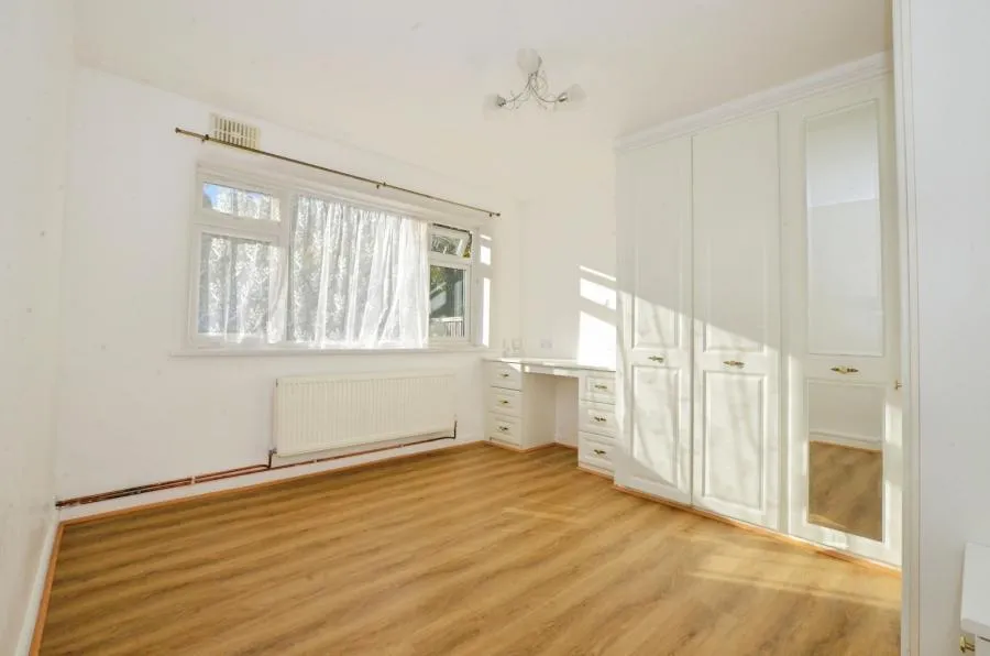Sylvia Avenue, Pinner, HA5, photo 8