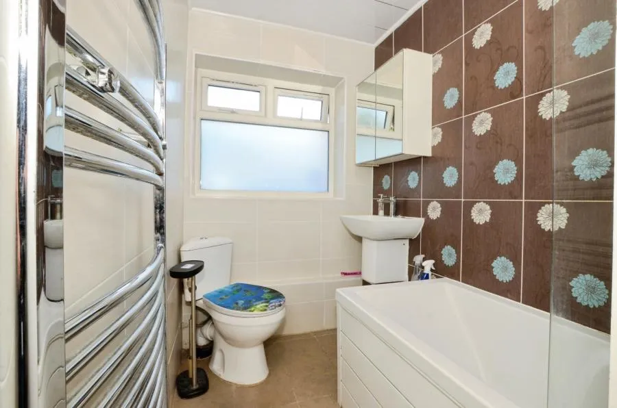 Sylvia Avenue, Pinner, HA5, photo 5