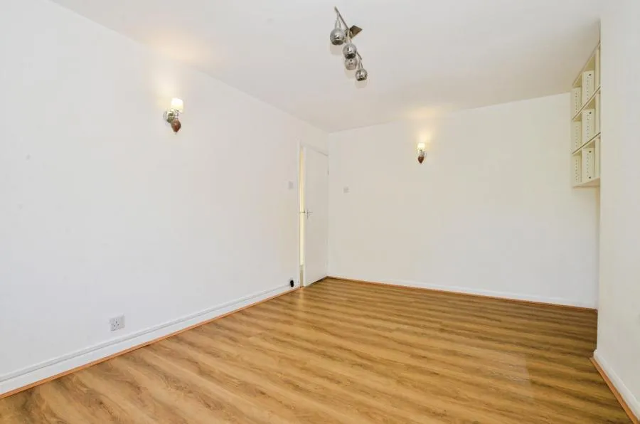 Sylvia Avenue, Pinner, HA5, photo 10