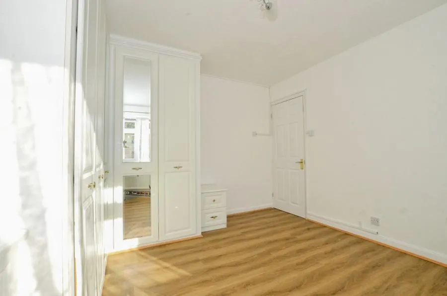 Sylvia Avenue, Pinner, HA5, photo 11
