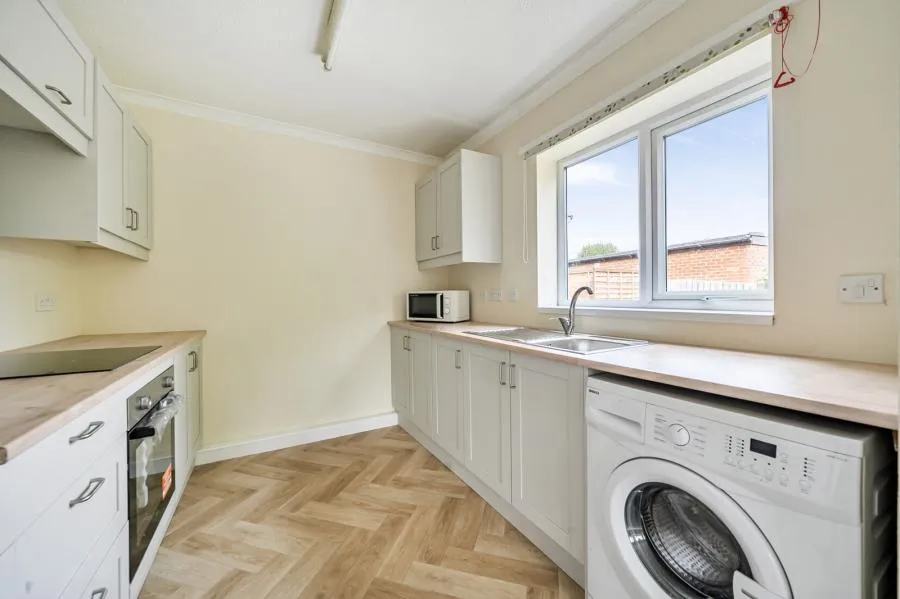 Ferndale Court, Thatcham, RG19, photo 2