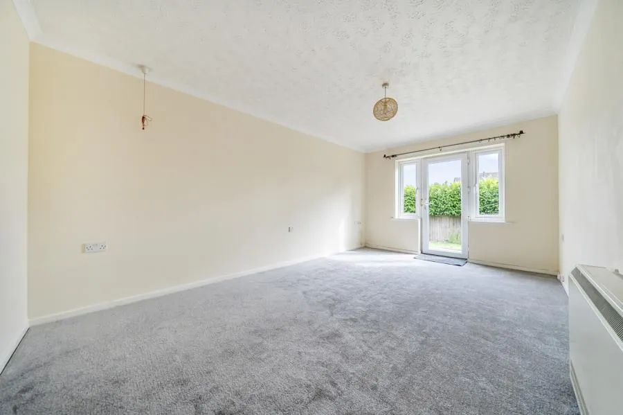 Ferndale Court, Thatcham, RG19, photo 8