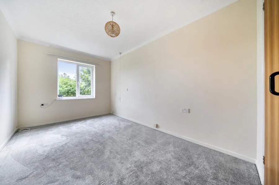 Ferndale Court, Thatcham, RG19, photo 10