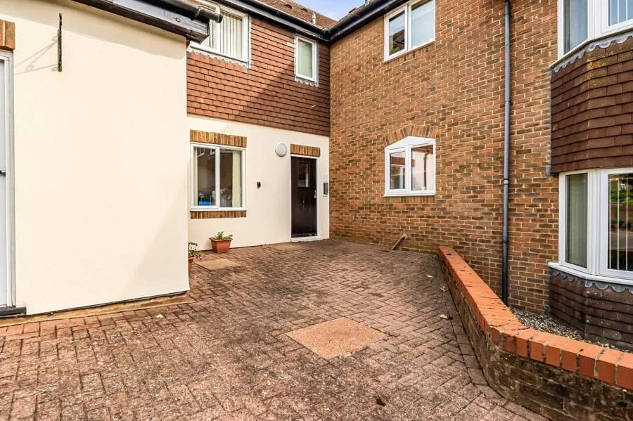 Ferndale Court, Thatcham, RG19, photo 12