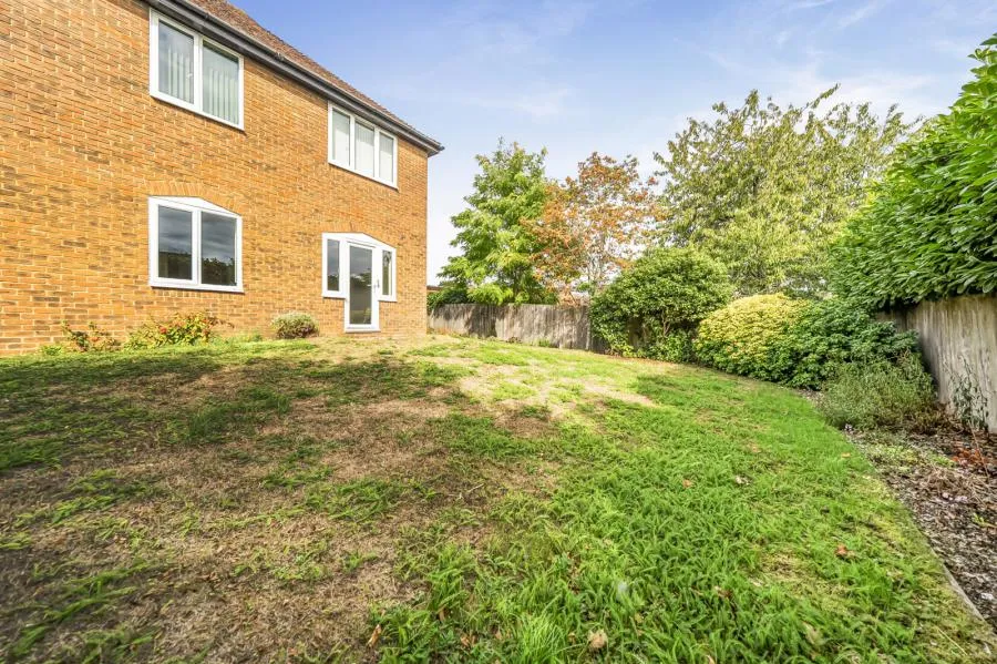 Ferndale Court, Thatcham, RG19, photo 14