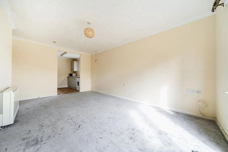 Ferndale Court, Thatcham, RG19, photo 5