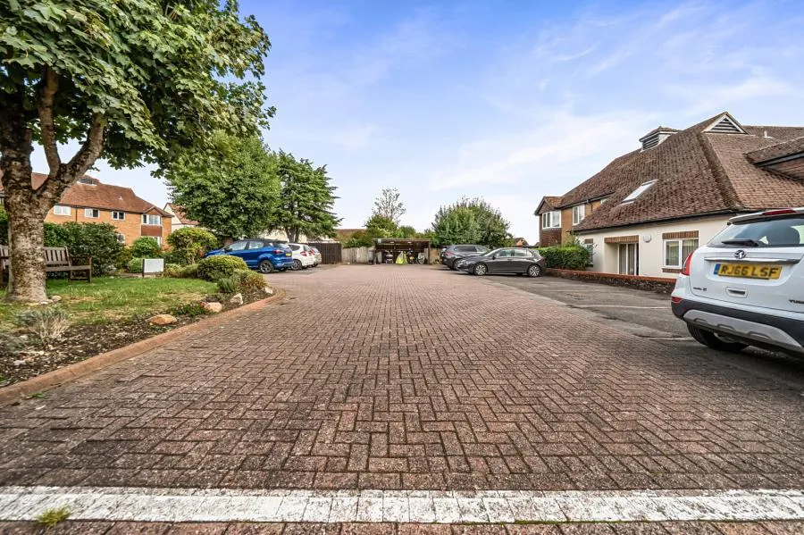 Ferndale Court, Thatcham, RG19, photo 16