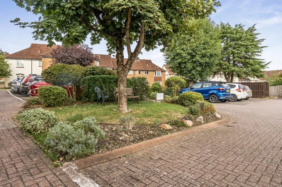 Ferndale Court, Thatcham, RG19, photo 15