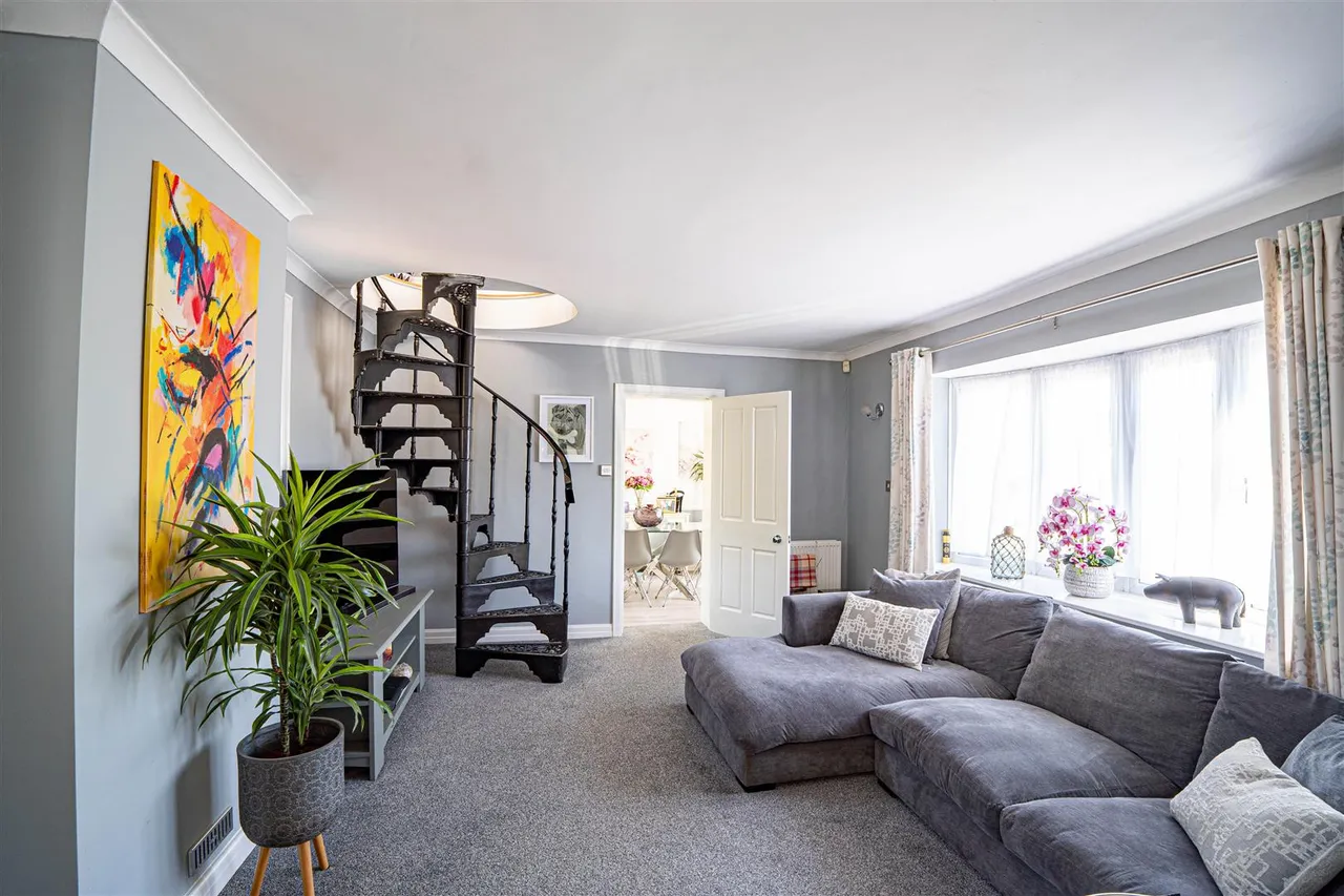 Silverhill Avenue, St. Leonards-On-Sea, photo 24
