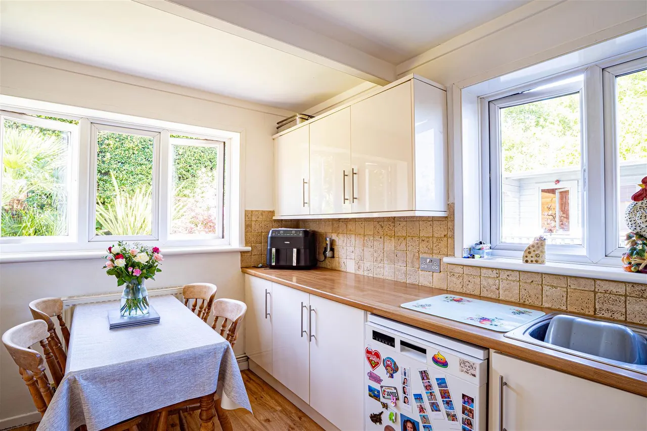 Silverhill Avenue, St. Leonards-On-Sea, photo 27