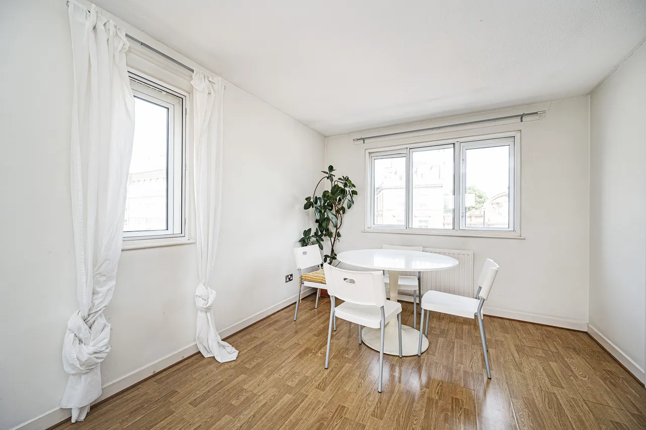 132 St Marys Court, Bow Road, London, photo 3