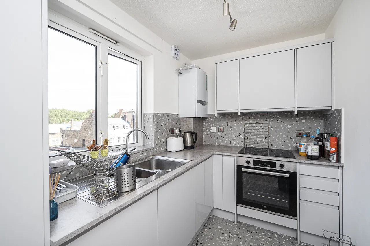 132 St Marys Court, Bow Road, London, photo 2