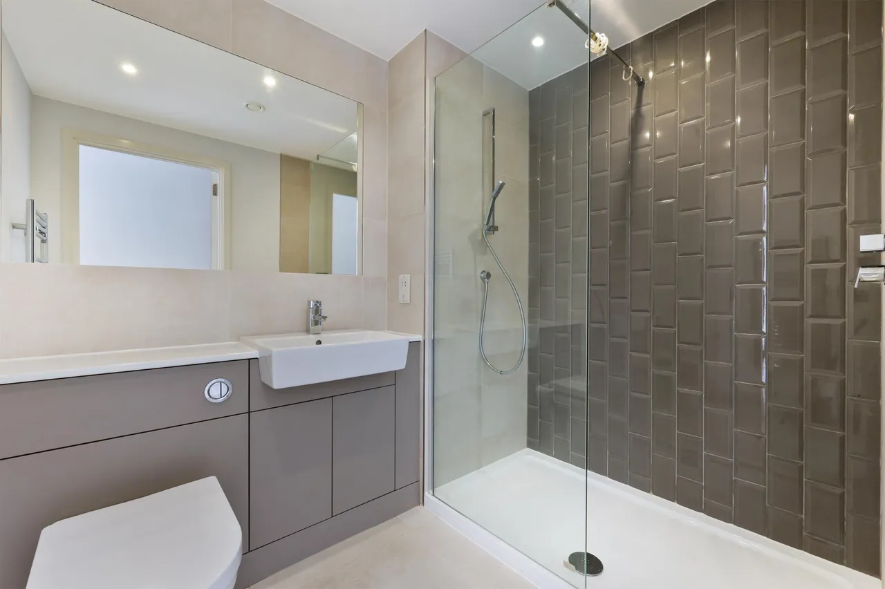 Caversham Road, NW9, photo 8