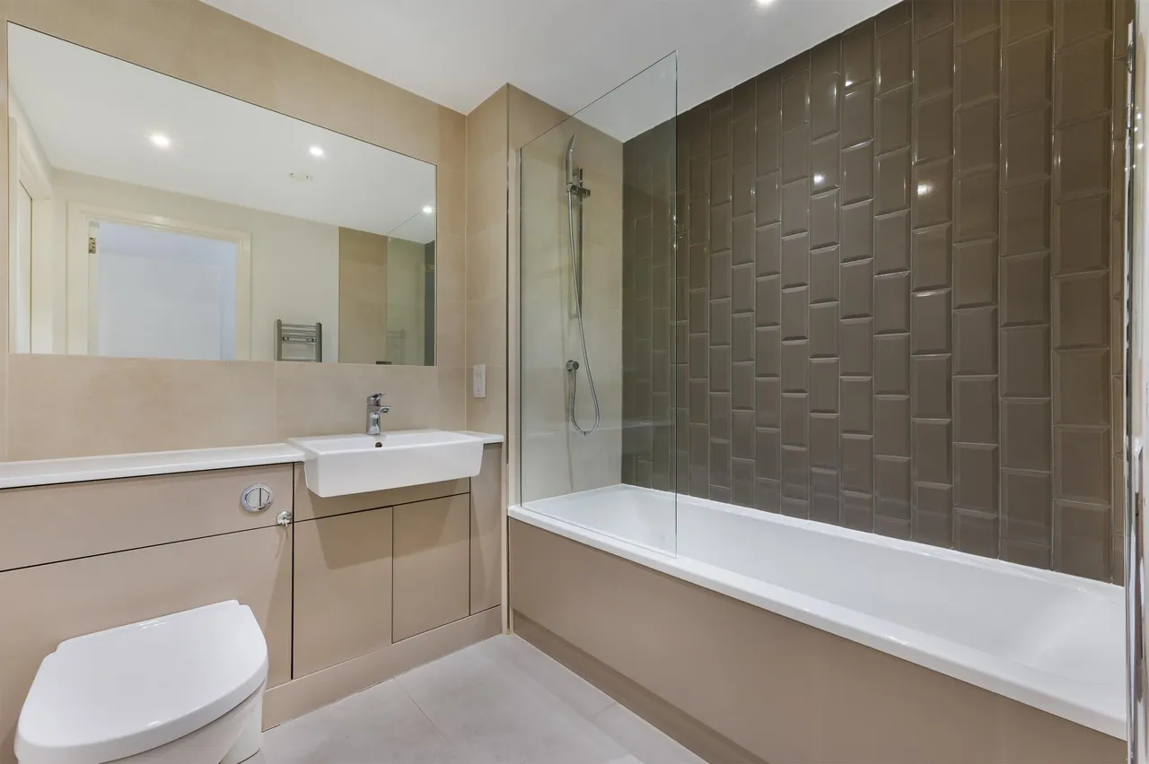 Caversham Road, NW9, photo 4