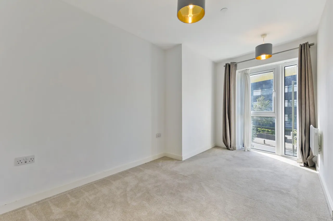 Caversham Road, NW9, photo 7