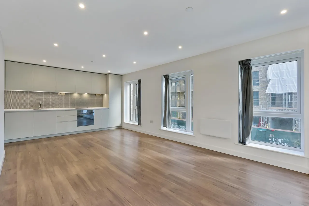 Caversham Road, NW9, photo 6